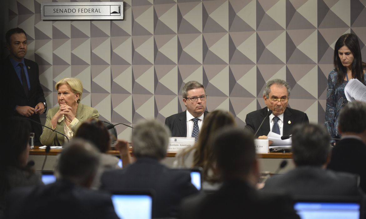 Brasília - A Comissão Especial do Impeachment no Senado se reúne para analisar e votar requerimentos (Antonio Cruz/Agência Brasil)