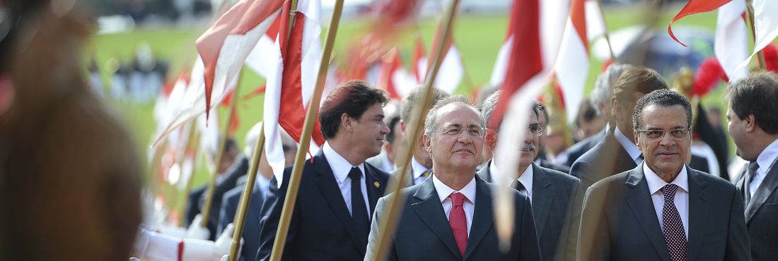 Os novos presidentes do Senado, Renan Calheiros, e da Câmara, Henrique Eduardo Alves, durante sessão solene no Congresso para abertura dos trabalhos de 2013