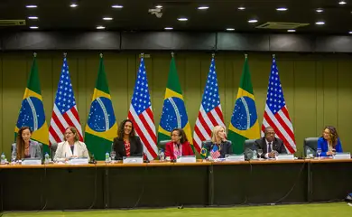 Brasília - 23/05/2023 Brasil e EUA realizam reunião da Ação Conjunta para Eliminação da Discriminação Étnico-Racial. Presença da Ministra das Mulheres, Cida Gonçalves, da ministra da Igualdade Racial, Anielle Franco, da Secretária-Geral do Ministério das Relações Exteriores, Embaixadora Maria Laura da Rocha (ministra interina das Relações Exteriores)  e da Embaixadora dos Estados Unidos no Brasil, Elizabeth Frawley Bagley, e do Secretário Assistente de Estado para Assuntos do Hemisfério Ocidental dos Estados Unidos, Brian A. Nichols  Foto: Fabio Rodrigues-Pozzebom/ Agência Brasil