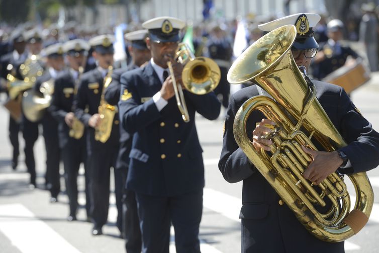 Desfile cívico-militar de 7 de Setembro no centro do Rio de Janeiro. 