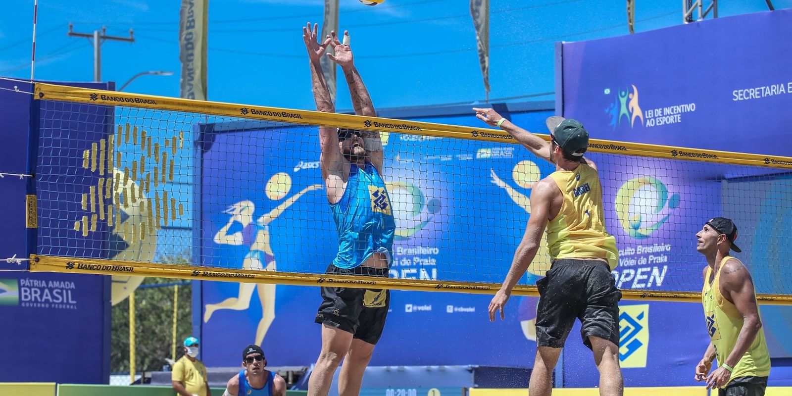 Vôlei de praia: Duplas brasileiras se recuperam e vencem seus jogos nos  Jogos Olímpicos de Tóquio - ISTOÉ Independente