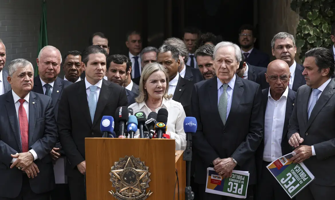 Governo entrega texto da PEC da segurana pblica  Cmara