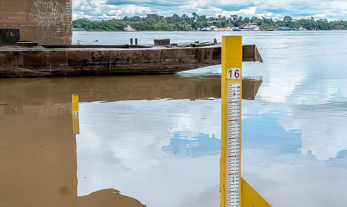 Defesa Civil/Porto Velho Seca no Amazonas - A crise hídrica reduziu drasticamente o volume dos rios na região Norte, causando forte seca em toda a região amazônica, como no Rio Madeira - Foto: Defesa Civil/Porto Velho