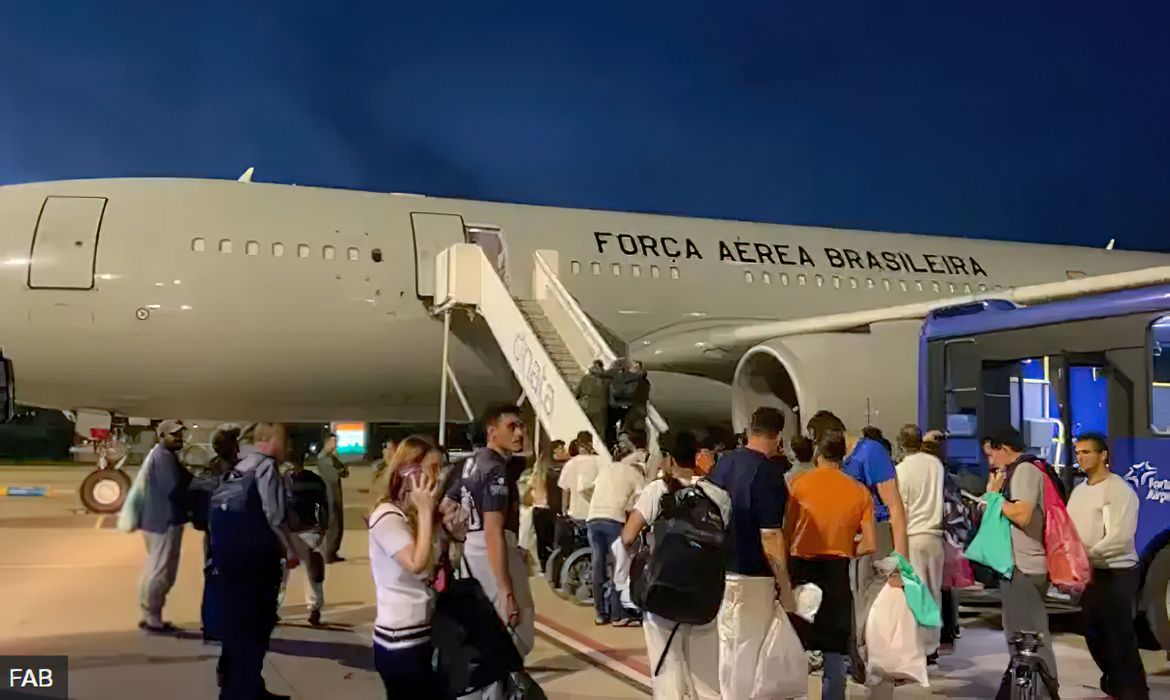 Brasília (DF) 08/02/2025 - Segundo grupo de brasileiros deportados dos EUA desde o início da gestão Trump desembarcou no Ceará na sexta-feira (7/2) e foi levado em avião da FAB até Belo HorizonteFoto: FAB/Divulgação