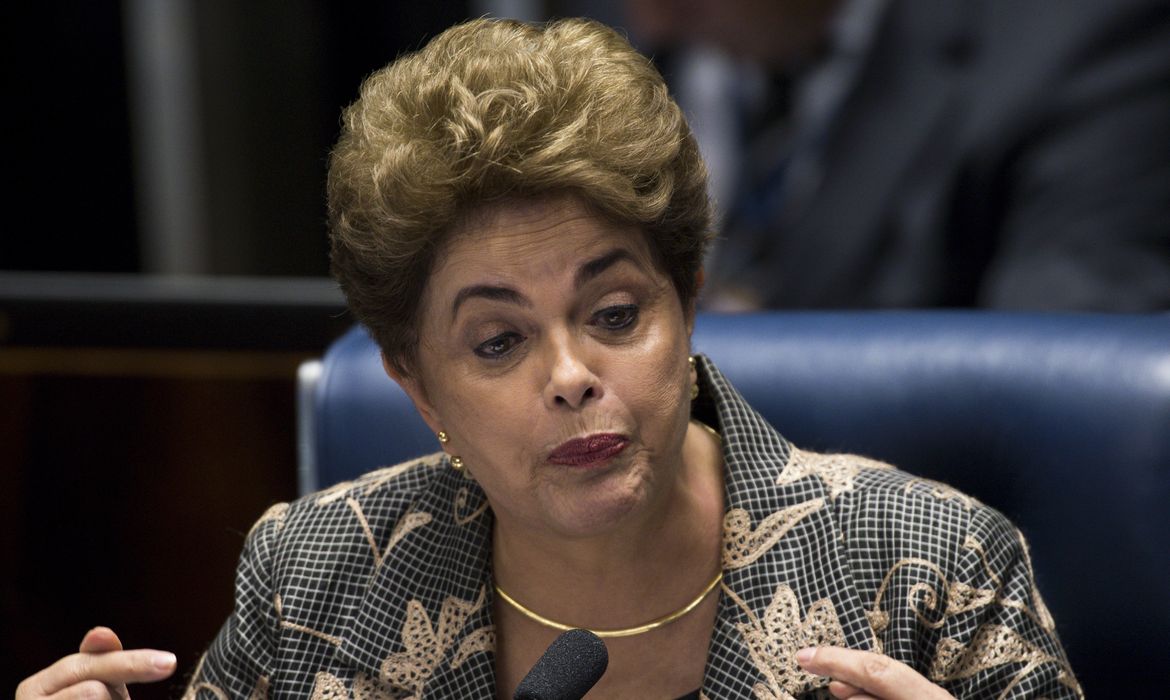Brasília - A presidenta afastada, Dilma Rousseff, faz sua defesa durante sessão de julgamento do impeachment no Senado (Marcelo Camargo/Agência Brasil)