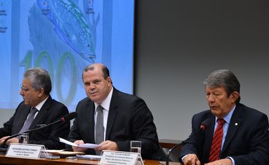 O presidente do Banco Central, Alexandre Tombini, participa de audiência pública conjunta da Câmara e do Senado (Marcello Casal Jr/Agência Brasil)