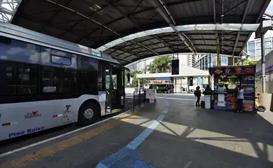 São Paulo (SP) 12/03/2025 - Terminal de ônibus Pinheiros onde foi encontrado duas bolsa com bomba caseira, que foram detonadas pela Policia. 
Foto Paulo Pinto/Agência Brasil