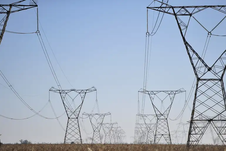 Linhas de transmissão de energia, energia elétrica