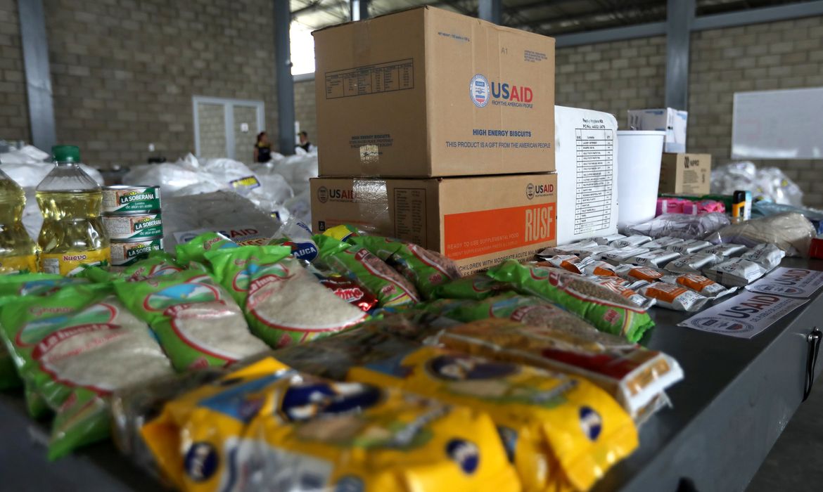 A ajuda humanitária para a Venezuela em um armazém, em Cúcuta, na Colômbia, perto da fronteira entre a Colômbia e a Venezuela.