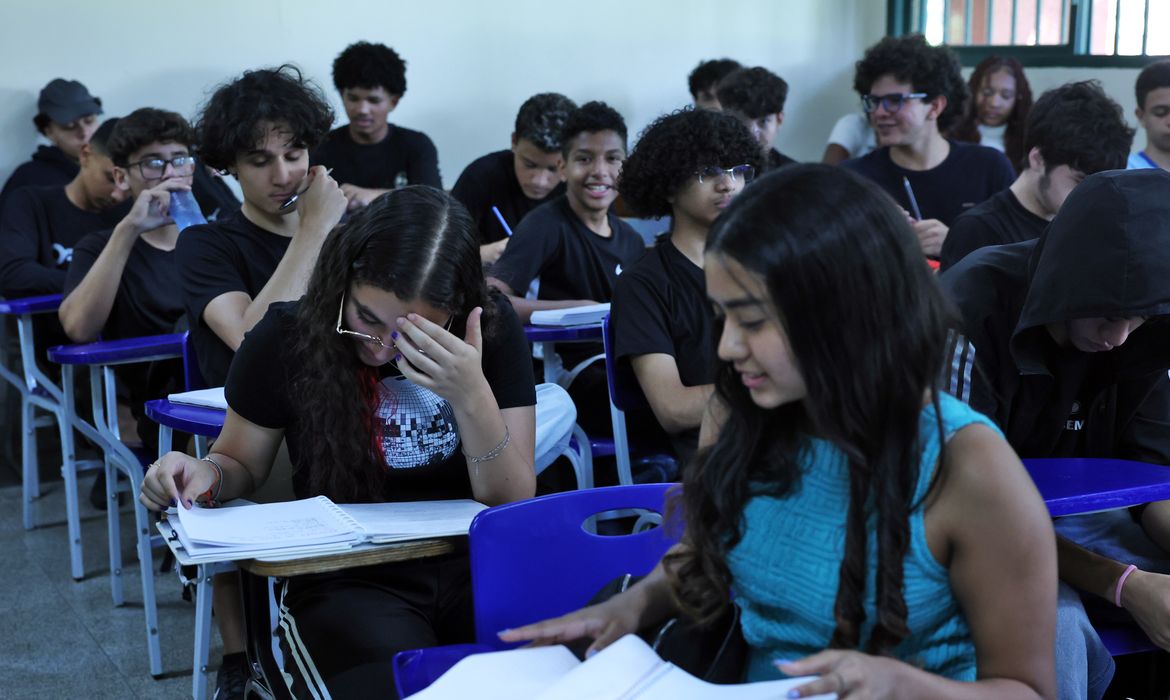Brasília (DF), 13/02/2025 - Programa Pé de Meia. Alunos durante aula na escola Setor Oeste. Foto: Antônio Cruz/Agência Brasil
