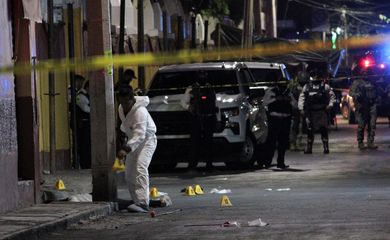 Técnico forense trabalha em local onde a candidata Gisela Gaytán foi assassinada em Guanajuato, México
1/4/2024 REUTERS/Juan Moreno