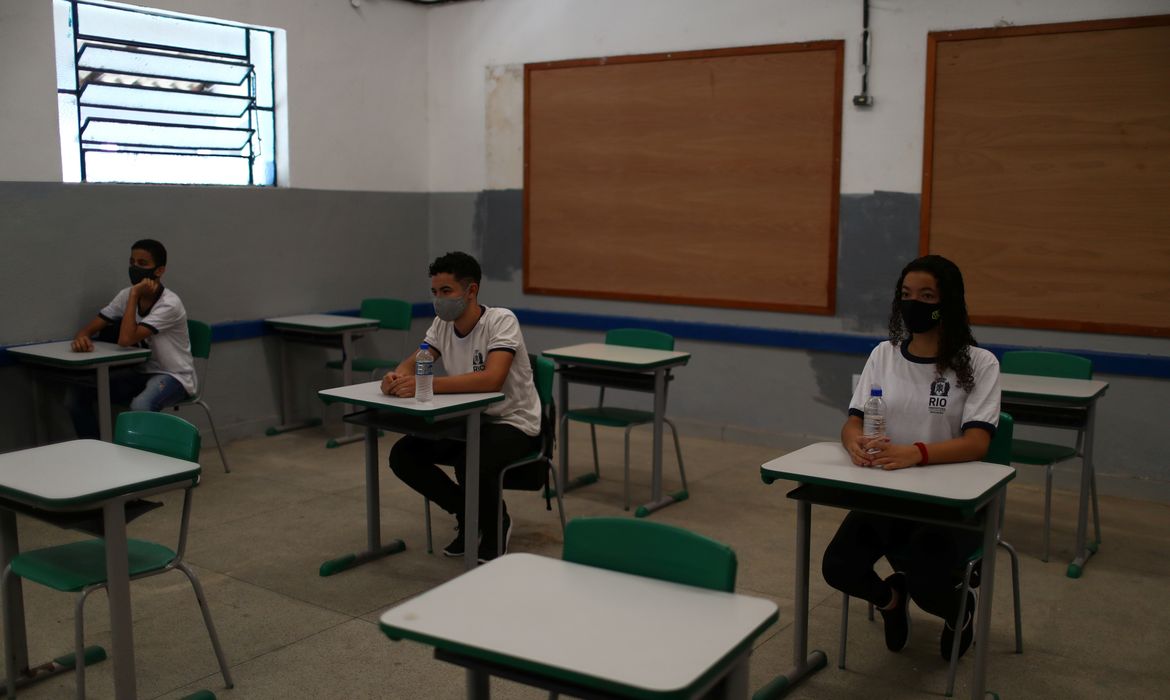 Escolas reabrem no Rio de Janeiro