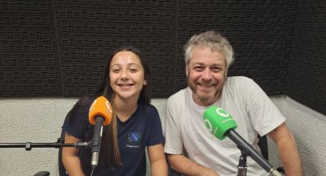 Isabelly Gomes e Leo Tucherman gravam Perguntar e Pensar na Rádio MEC
