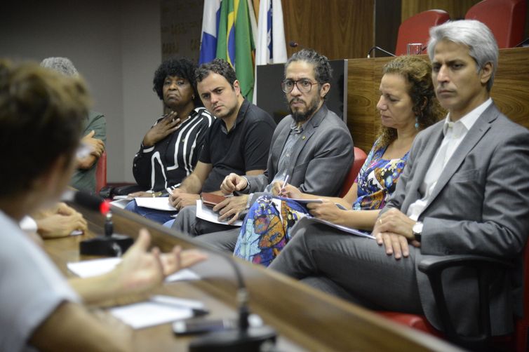 Deputados da Comissão Externa da Câmara Federal, para acompanhar investigações dos assassinatos de Marielle Franco e Anderson Gomes, se reúnem com membros da Defensoria Pública Federal.