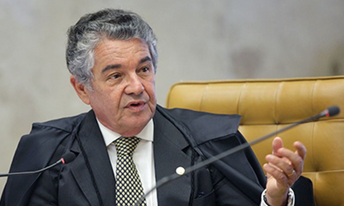 Brasília - Ministro Marco Aurélio Mello no julgamento de ação para impedir que parlamentar réu ocupe a presidência da Câmara dos Deputados ou do Senado  (Nelson Jr./SCO/STF)