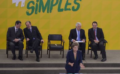 A presidenta Dilma Rousseff lança Programa Bem Mais Simples Brasil e o Sistema Nacional de Baixa Integrada de Empresas, em cerimônia no Palácio do Planalto (José Cruz/Agência Brasil)