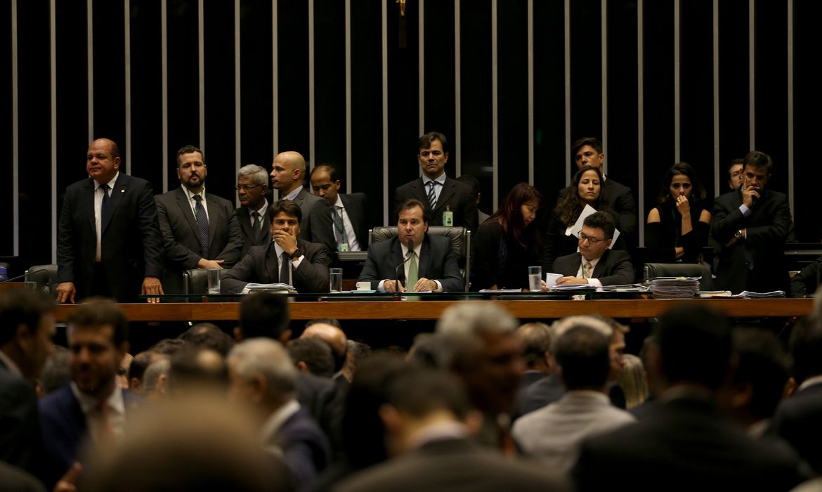 Brasília - Plenário da Câmara dos Deputados durante votação do projeto que oferece moratória na dívida com a União a estados superendividados em troca de ajuste fiscal (Wilson Dias/Agência Brasil)