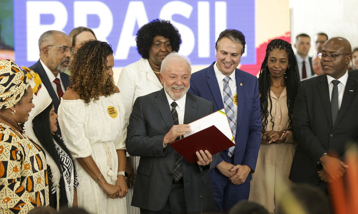Brasília (DF), 13/11/2023 - Cerimônia de sanção do projeto de lei (PL 5.384/2020), que atualiza a Lei de Cotas Raciais. Foto: Marcelo Camargo/Agência Brasil