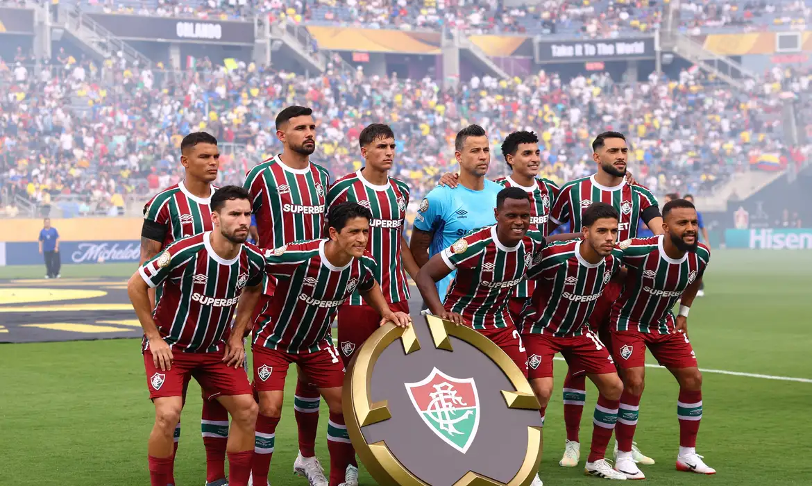 Soccer Football - FIFA Club World Cup - Quarter Final - Fluminense v Al Hilal - Camping World Stadium, Orlando, Florida, U.S. - July 4, 2025 Fluminense players pose for a team group photo before the match REUTERS/Hannah Mckay
