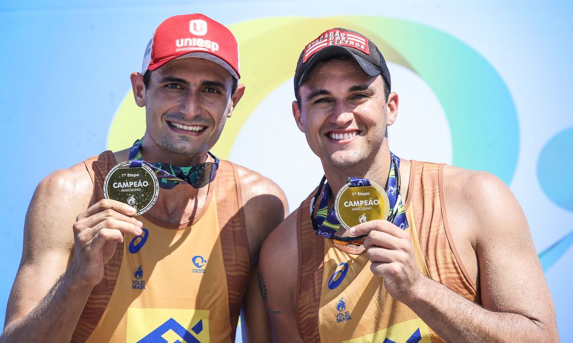 André e George vencem primeira etapa do Círculo Nacional de vôlei de praia