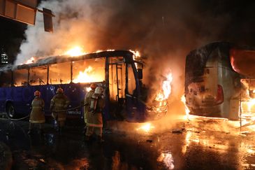 Ônibus são incendiados no Rio durante protesto em dia nacional de paralisações 