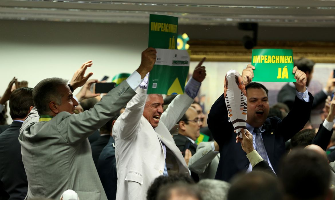 Brasília - A comissão especial do impeachment da Câmara dos Deputados aprovou o parecer do relator Jovair Arantes por 38 votos a favor e 27 contrários  (Wilson Dias/Agência Brasil)