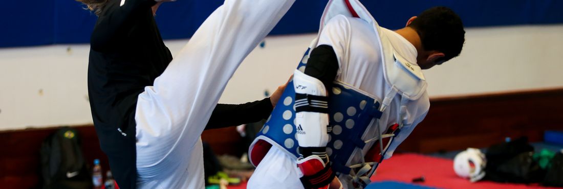 Treino da lutadora de taekwondo Natália Falavigna
