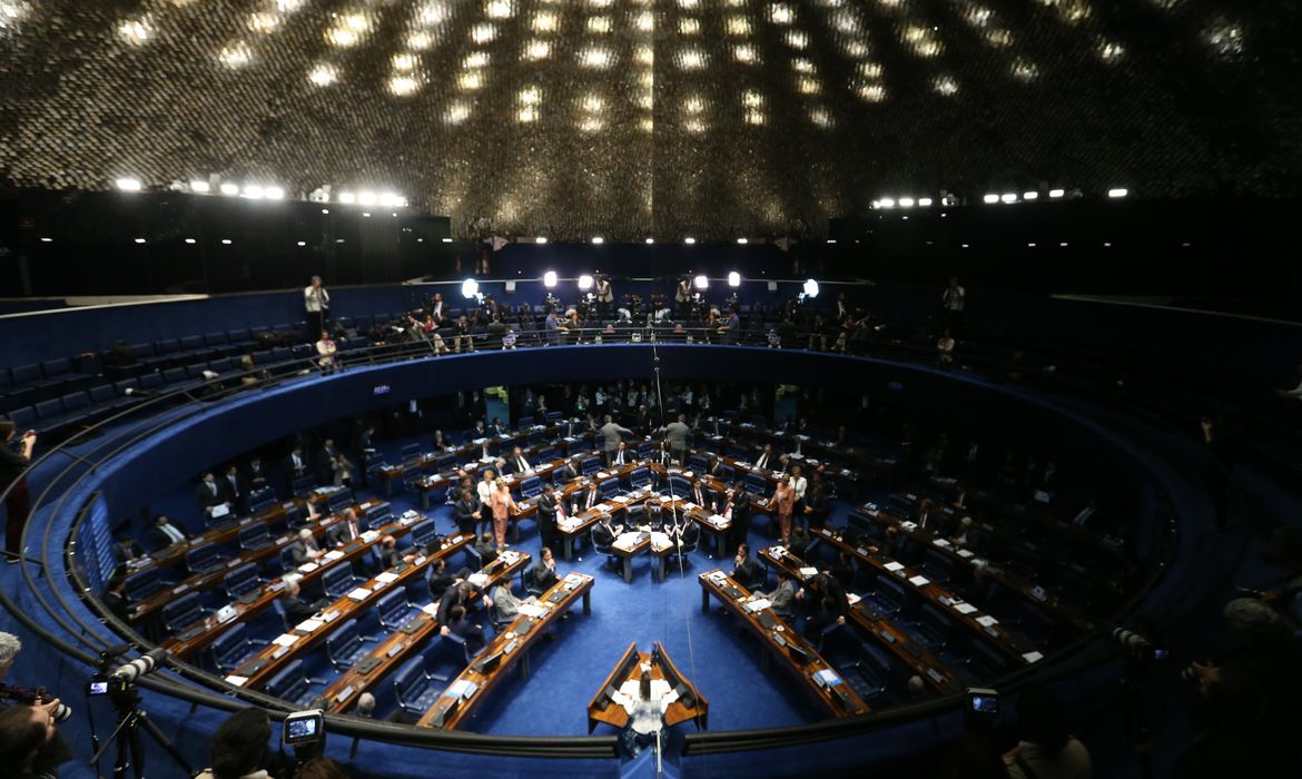 Brasília - Sessão do Senado, conduzida pelo presidente do STF, Ricardo Lewandowski, para decidir se a presidenta Dilma Rousseff será julgada por crime de responsabilidade (Fabio Rodrigues Pozzebom/Agência Brasil)