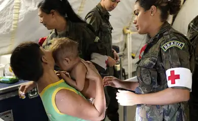 Atendimento aos indígenas Yanomami trazidos ao Hospital de Campanha da Força Aérea Brasileira, instalado na na Casa de Saúde do Índio, em Boa Vista.