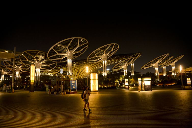 Público frequenta a Expo 2020 Dubai, nos Emirados Árabes Unidos