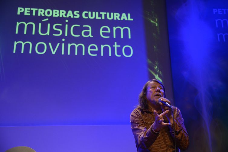 O músico Lenine fala durante lançamento, no Rio de Janeiro, do edital de patrocínio Petrobras Música em Movimento 2018, que vai selecionar projetos musicais a serem patrocinados pela companhia. 