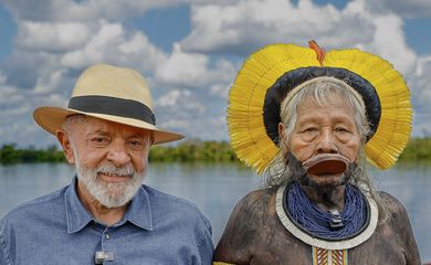 Presidente da República, Luiz Inácio Lula da Silva, durante cerimônia de homenagem ao Presidente da República e à Senhora Janja Lula da Silva pelo Cacique Raoni Metuktire e de condecoração do Cacique Raoni Metuktire com a Grã-Cruz da Ordem Nacional do Mérito pelo Presidente da República.
Aldeia Piaraçu, Terra Indígena Capoto/Jarina - MT

Foto: Ricardo Stuckert / PR