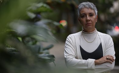 Rio de Janeiro (RJ) 02/08/2024 – Retrato de Carla Cecília Campos Ferreira, professora da Universidade Federal do Rio de Janeiro, doutora em História e pesquisadora da situação política na Venezuela. Foto: Fernando Frazão/Agência Brasil