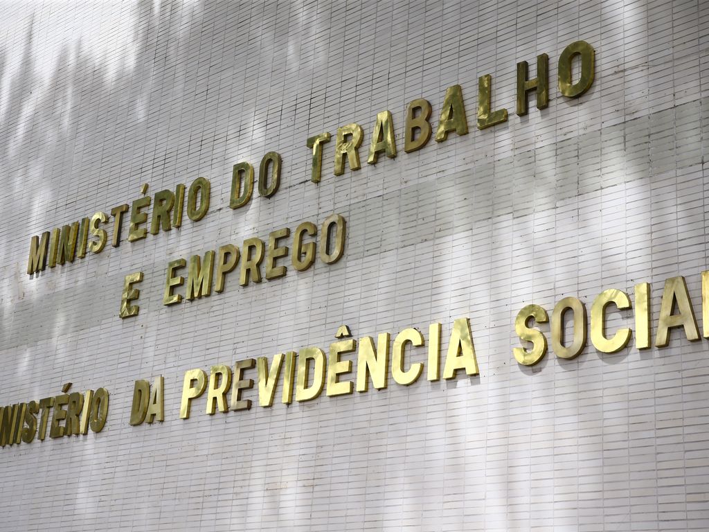 Fachada do ministério do Trabalho e Emprego e do ministério da ...