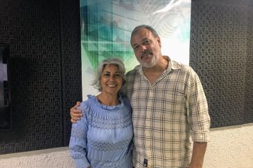Luciana Valle recebe Gustavo Stephan no estúdio da Rádio Nacional