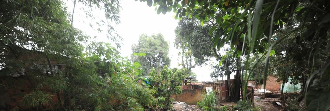 As chuvas que castigou fortemente a região da Baixada Fluminense nos últimos dois dias, provocou inundações, estragos para moradores, e deixou um rastros de destruição