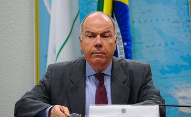 O ministro das Relações Exteriores, Mauro Luiz Icker, presta esclarecimentos no Senado, sobre abstenção do Itamaraty, na votação sobre as violações de direitos humanos na Síria e no Irã (Antonio Cruz/Agência Brasil)