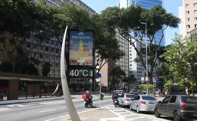 São Paulo (SP), 12/11/2023 - Termômetro marca 40 graus na Avenida 9 de Julho, região central da capital. Foto: Rovena Rosa/Agência Brasil