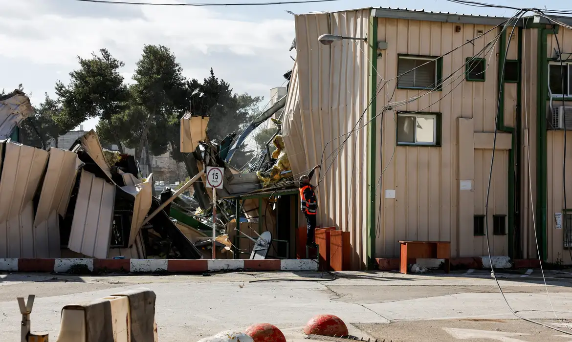 Ammar Awad/Reuters A man handles fallen cables at the Jerusalem headquarters of the United Nations Relief and Works Agency for Palestine Refugees (UNRWA) as the headquarters is dismantled by Israeli forces, in East Jerusalem, January 20, 2026. REUTERS/Ammar Awad