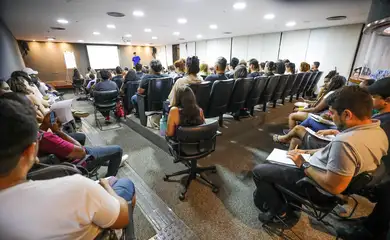 Brasília (DF), 02.05.2024 - Os candidatos do Distrito Federal que farão o Concurso Público Nacional Unificado (CNU) estão aproveitando os últimos dias para revisar o conteúdo. Cerca de 160 pessoas acompanharam o último aulão preparatório promovido pela Biblioteca Nacional de Brasília (BNB). Foto: Joel Rodrigues/Agência Brasília