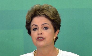 Brasília - A presidente Dilma Rousseff em pronunciamento se manifesta com indignação sobre a aceitação do pedido de impeachment anunciado pelo presidente da Câmara, Eduardo Cunha ( (Wilson Dias/Agência Brasil)