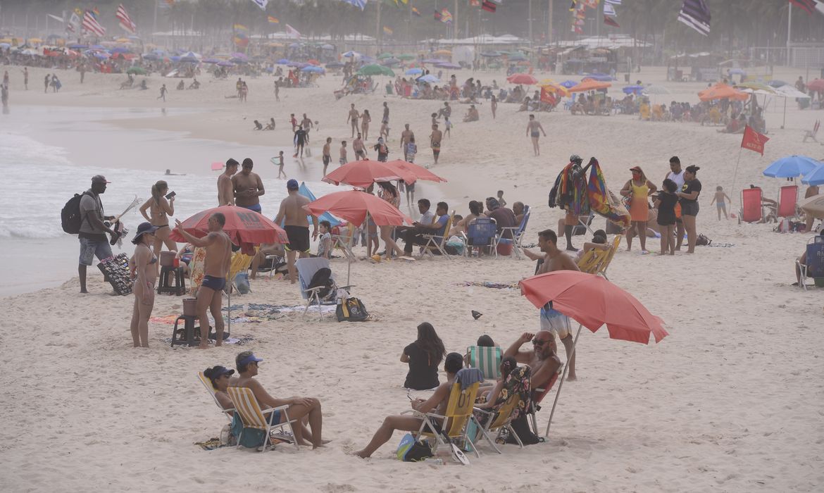 Rio de Janeiro tem primeiro fim de semana de praias liberas pela flexibilização da Prefeitura