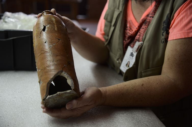 Artefatos arqueológicos encontrados em escavações na zona portuária estão em inventário no Laboratório Aberto de Arqueologia Urbana, na Gamboa