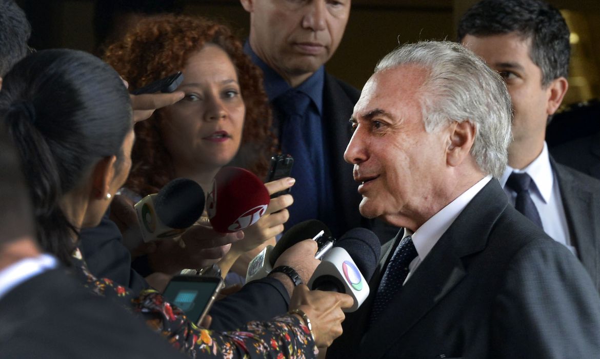 Brasília - O vice presidente Michel Temer concede entrevista coletiva após reunião com o ministro da Casa Civil, Jaques Wagner (Valter Campanato/Agência Brasil)