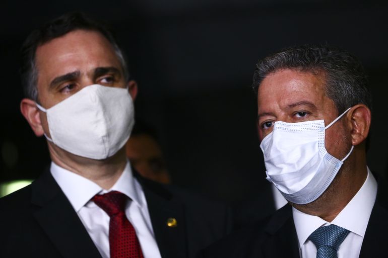 Os presidentes do Senado Federal, Rodrigo Pacheco, e da Câmara dos Deputados, Arthur Lira, durante declaração após entrega da medida provisória que trata da privatização da Eletrobrás.