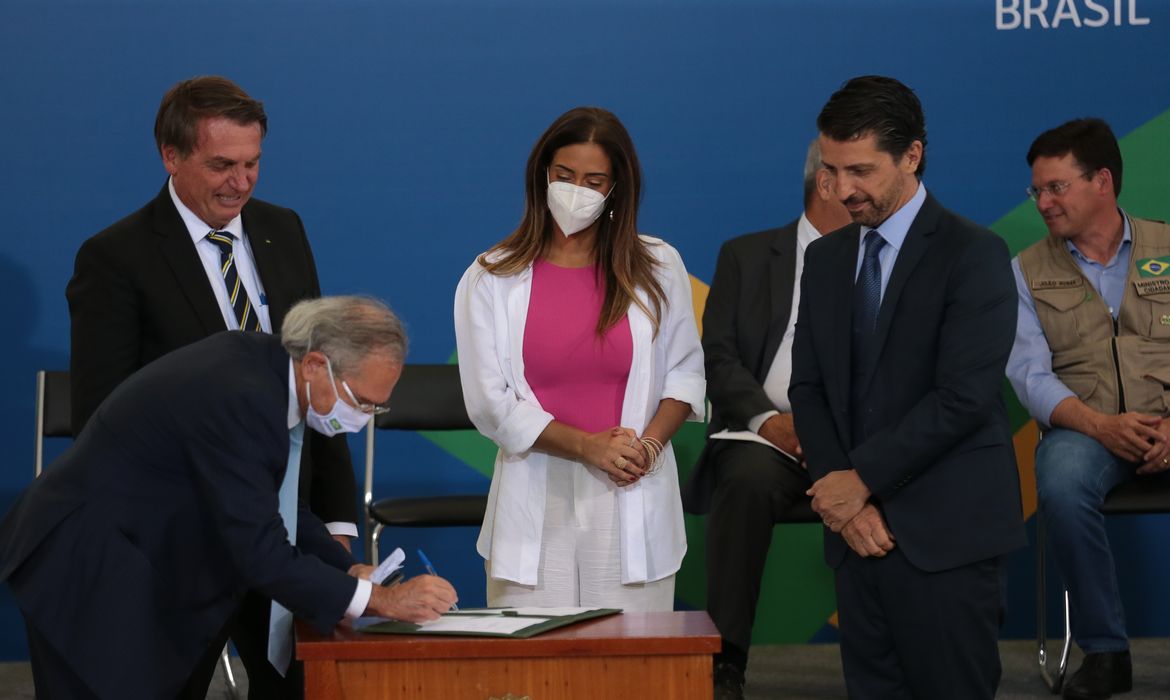 O presidente Jair Bolsonaro participa da cerimônia de assinatura do decreto da Cédula de Produto Rural (CPR) Verde