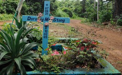 Completam dez anos do assassinato da missionária norte-americana Dorothy Stang. Na foto, placa em homenagem a Dorothy no local onde a missionária foi assassinada (Tomaz Silva/Agência Brasil)
