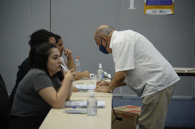 Rio de Janeiro voters vote at the largest electoral college in the capital, Expo Mag, in Cidade Nova, downtown