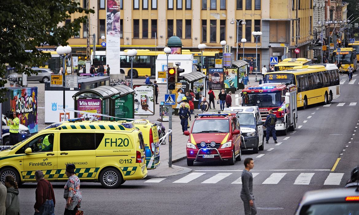 Pessoas são esfaqueadas no meio da rua em Tukur, na Finlândia