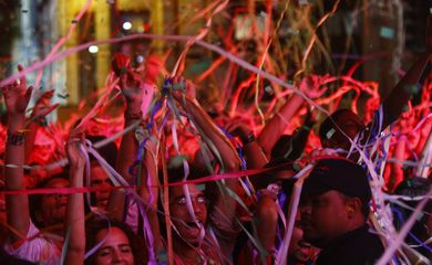 Recife - Foliões durante show no carnaval recifense  (Jedson Nobre/Prefeitura)